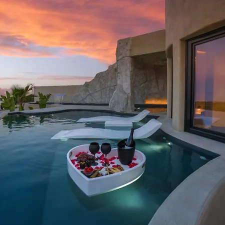 Senses Luxury Fira (Santorini)